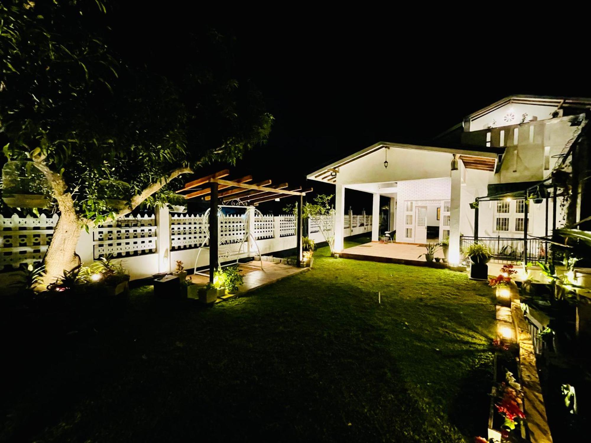 Ayur Ayur White Sail Villa Dalupotha Exteriér fotografie